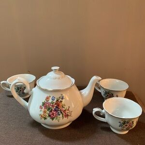 Belk White Ceramic Teapot and 3 teacups
